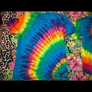 2 TYE DYE TEES